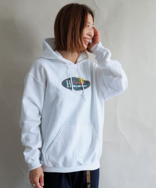 MANASTASH(マナスタッシュ)/MANASTASH/マナスタッシュ　W's SMILE EMB HOODIE　ウィメンズ　スマイル　エンブレム　フーディー　パーカー/ホワイト