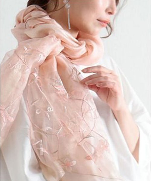 Sawa a la mode(サワアラモード)/透明感溢れる花刺繍のシアーストール/ピンク