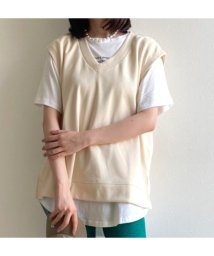 CRB(シーアールビー)/ロゴTシャツ付きVネックベスト/アイボリー
