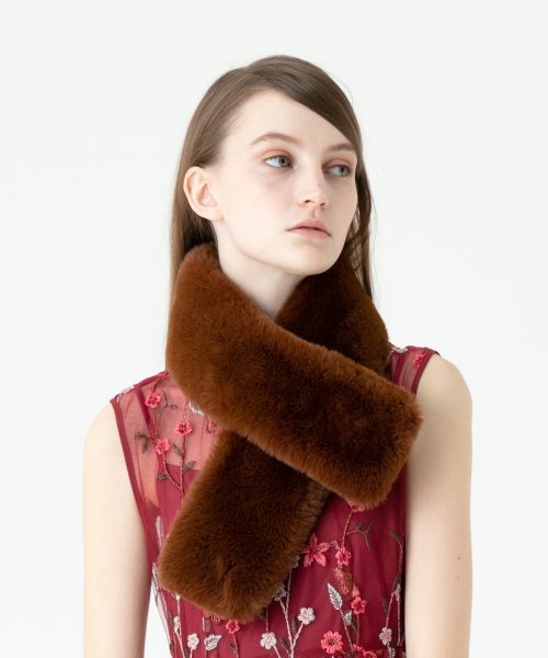 Loulou Willoughby フェイクファーストール アルアバイル Allureville Magaseek