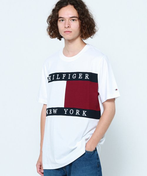 TOMMY HILFIGER(トミーヒルフィガー)/ストラクチャーフラッグTシャツ/ホワイト