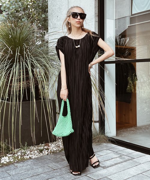 esutoreja(エストレジャ)/Shiny pleats long dress/ブラック