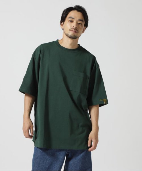 AVIREX(AVIREX)/ EMBROIDERY TAPING & TAPING POCKET CREW NECK T－SHIRT/ダークグリーン