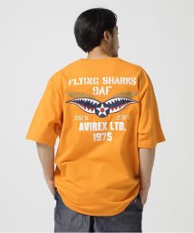 AVIREX(AVIREX)/EMBROIDERY S/S T－SHIRT FLYING SHARKS/オレンジ
