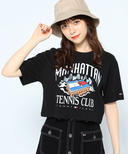 TOMMY JEANS(トミージーンズ)/スーパークロップドテニスクラブTシャツ/ブラック