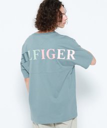TOMMY HILFIGER(トミーヒルフィガー)/マルチカラーロゴカジュアルTシャツ/ブルーグリーン