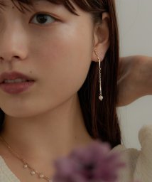 niana(ニアナ)/niana ニアナ パーティー イヤリング 日本製 両耳 アクセサリー パール チェーン ゆらゆら ロング シンプル フェイクパール ゴールド シルバー ドレス/ゴールド