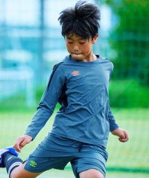 umbro(アンブロ)/ジュニア用 フィールテック長袖プラクティスシャツ｜プラシャツ｜吸汗・ストレッチ【アウトレット】/アースグレー