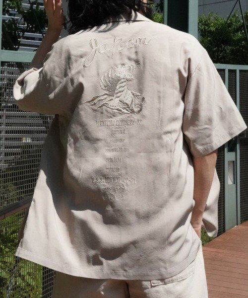 AVIREX(AVIREX)/《直営店限定》半袖 シャツ スーベニア タイガー / S/S SHIRT SOUVENIR TIGER/ベージュ