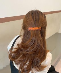 shopnikoniko(ショップにこにこ)/韓国風 ナミナミ ヘアクリップma 【即納】 ヘアアクセ ヘアピン バレッタ クリップ うねうね なみなみ ウェーブ 波状 波柄 ニュアンス べっ甲 プレゼント/ブラウン