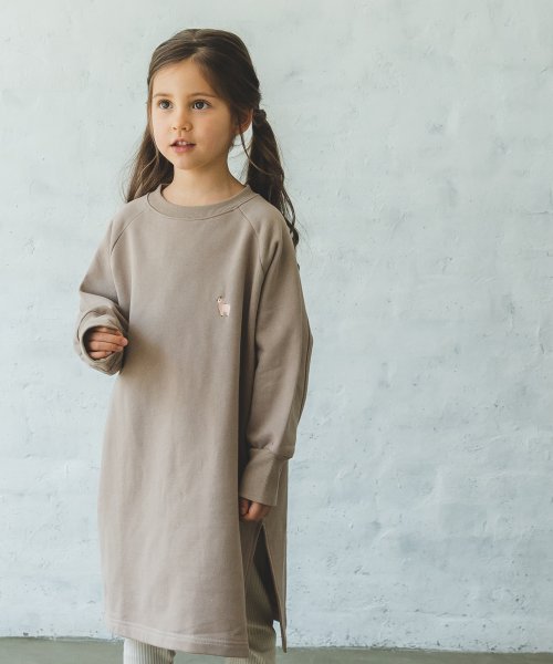 毛玉になりにくい裏起毛 かぞくおそろい 裏起毛 ガールズ あったか モチーフ ワンポイント 刺繍 ラグランスリーブ 長袖 スウェット ワンピース ペアマノン Pairmanon Magaseek