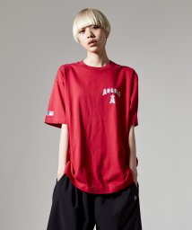 Penguin by Munsingwear(ペンギン　バイ　マンシングウェア)/MLB×Penguin T－SHIRT / メジャーリーグベースボール(MLB)×ペンギン　バイ　マンシングウェア　コラボレ【アウトレット】/レッド