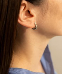 SMELLY/SMELLY so’　square hoop earring/504914933