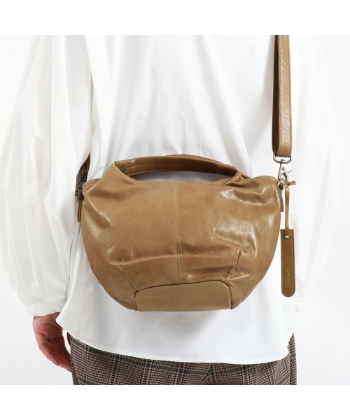 ダコタ トートバッグ Dakota サンライズ 2WAY ショルダーバッグ 斜め掛け ファスナー付き 本革 馬革 コンパクト 手持ち 日本製 1034383 商品説明日常に寄り添う大人なミニハンドバッグ馬革の軽さを活かした、大人カジュアルなミニハンドバッグ。ソ D1653551403(12650円)