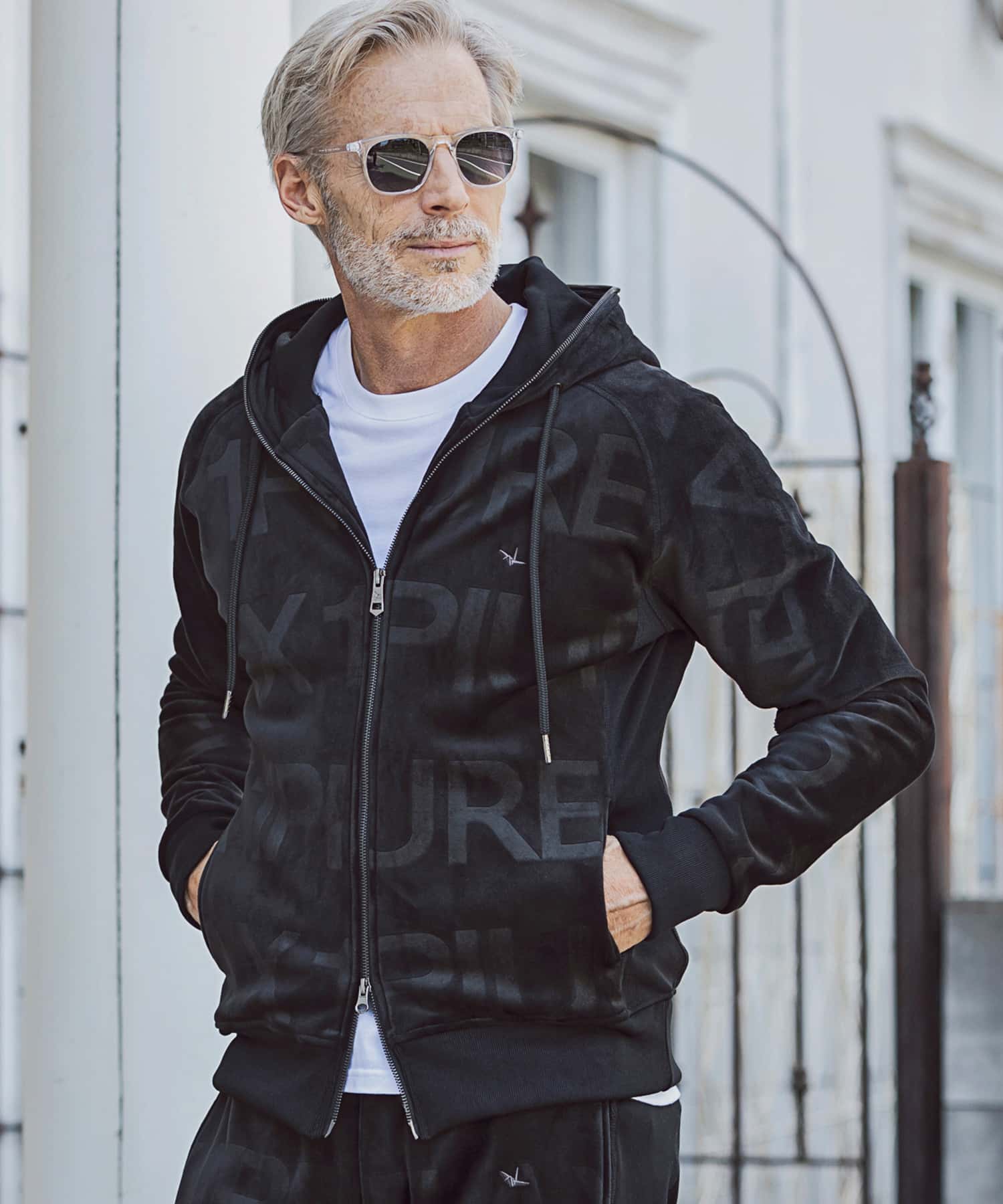 セール】1PIU1UGUALE3 RELAX(ウノピゥウノウグァーレトレ)エンボスロゴ