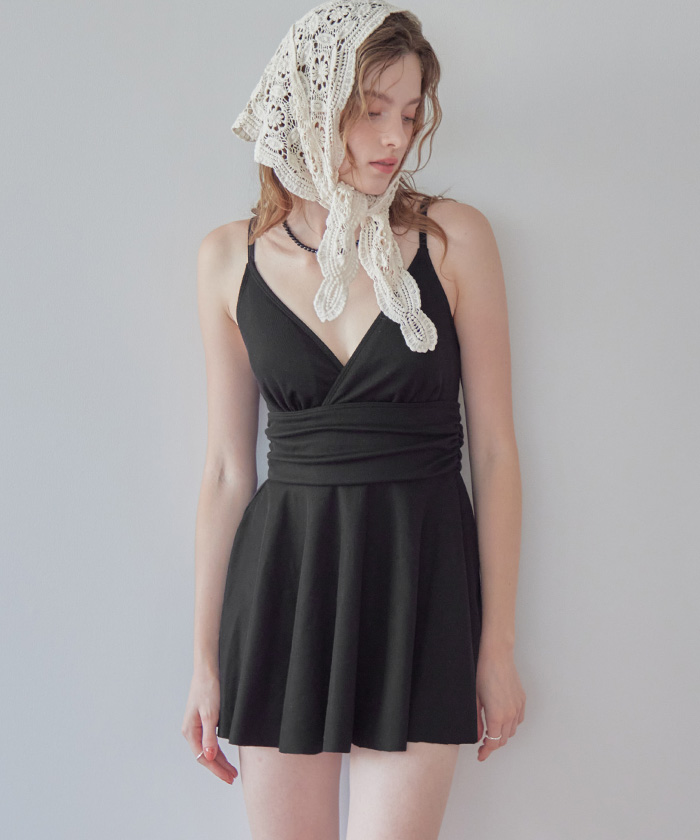 anuans ショルダーフリルVネックワンピース swimwear black 花柄