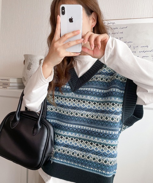 ポンパドー ビター 美品!BALENCIAGA バレンシアガ イエローVネック