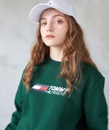 TOMMY HILFIGER(トミーヒルフィガー)/ロゴプリントクルーネックトレーナー/グリーン