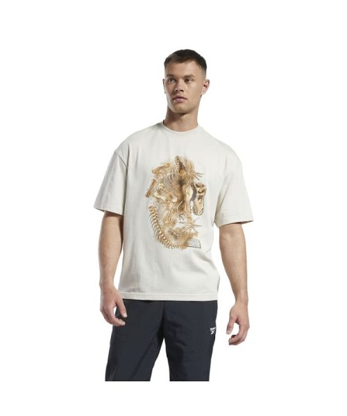 Reebok(リーボック)/ジュラシック ワールド フォッシル Tシャツ / Jurassic World Fossil T－Shirt/ベージュ