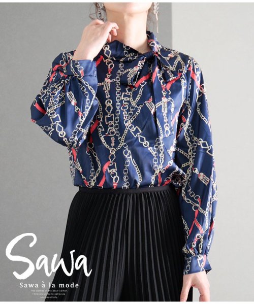 Sawa a la mode(サワアラモード)/大人の上品スカーフ柄リボンブラウス/ネイビー