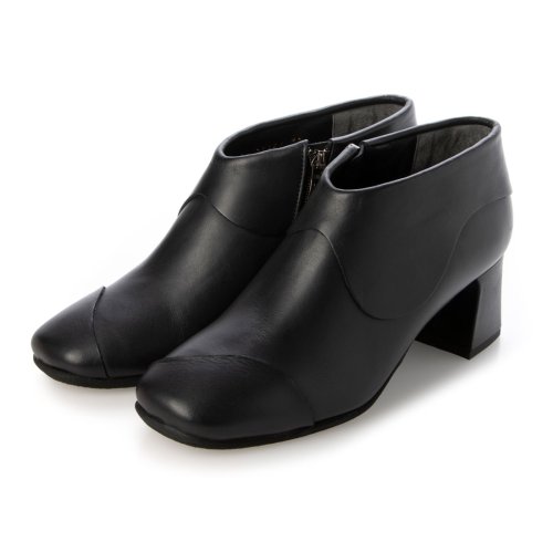 スクエアトゥチャンキーヒールブーティ 商品説明チャンキーヒールとスクエアトゥがレトロクラシックな印象のブーティ。折り返しの襟が緩やかな曲線や切りっぱなしのデザインでコーディネートのアクセントに。5.5cmヒー M1360350161(10511円)