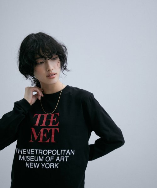 ADAM ET ROPE'(アダム　エ　ロペ)/THE MET x ADAM LOGO Tee/ブラック（01）