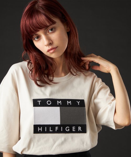 TOMMY HILFIGER(トミーヒルフィガー)/MONOCHROME CAPSULE COLLECTION モノクロームオーバーサイズTシャツ/ライトベージュ