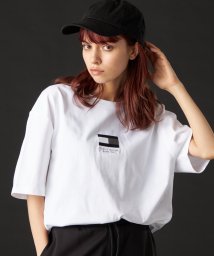 TOMMY HILFIGER(トミーヒルフィガー)/MONOCHROME CAPSULE COLLECTION モノクロームリラックスフィットTシャツ/ホワイト