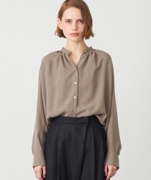 BEIGE，(ベイジ，)/【TVドラマ着用】STOW / バンドカラーブラウス/TAUPE