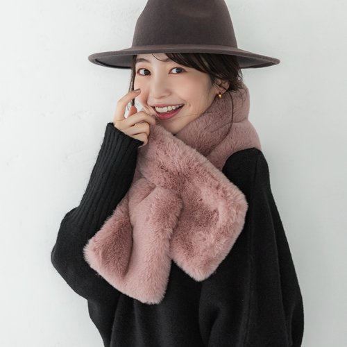 フェンディ ファー ロゴ ベルト ティペット たやすく マフラー ピンク