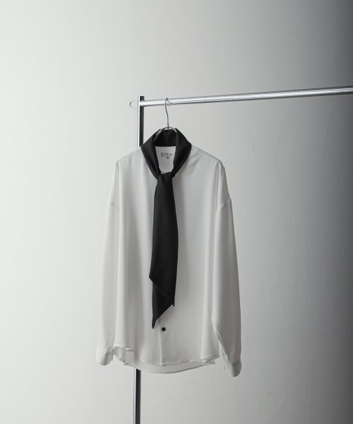 Nilway(ニルウェイ)/スカーフ襟とろみシャツ/ホワイト