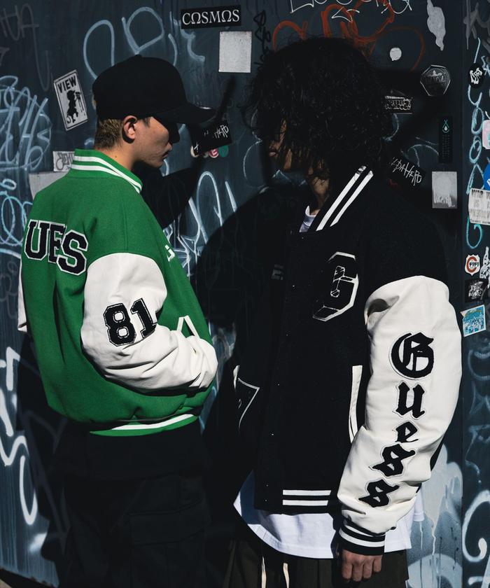 GUESS/ゲス/別注 ワッペンロゴスタジャン