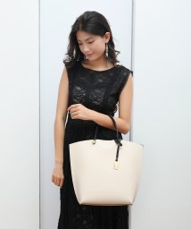 MERCURYDUO（BAG）(マーキュリーデュオ（バッグ）)/配色軽量ラージトートバッグチャーム付き/IVO