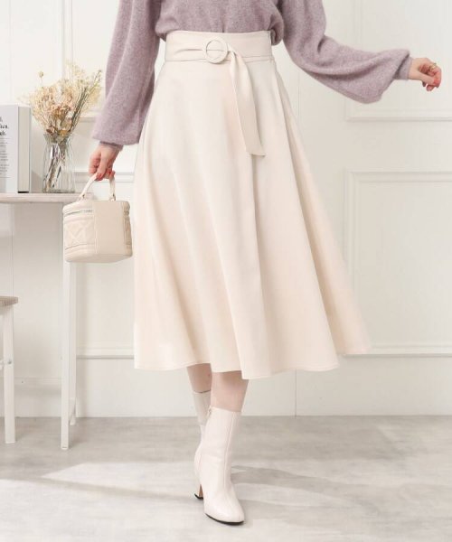 Couture Brooch(クチュールブローチ)/【新色追加！クラシカルで上品なキレイ色スカート】ツイルベルテッドスカート/アイボリー（004）