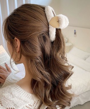 shoppinggo/クリップ　もこもこ　ハート　フェイクファー　ヘアピン　ヘア留め　冬　ヘアアクセサリー　ヘア爪　クランプ　かわいい　オシャレ　髪飾り　大人　かわいい　クリスマス　/505062884