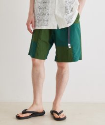 ADAM ET ROPE'(アダム　エ　ロペ)/【別注】《GRAMICCI》CRAZY PTRN DURABLE NYLON×ACTIVE SHELL SHORTS/グリーン（30）