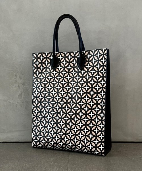 【otonaMUSE12月号掲載】オーバーラップサークル リサイクルレザー スクエアトート オーバーラップサークル リサイクルレザーは