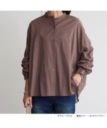 No one knows/M/L バンドカラーシャツ レディース バックギャザー ワイド シャツ ブラウス トップス 大人 きれいめ おしゃれ カジュアル ロングスリーブ ドロップショル/505111790