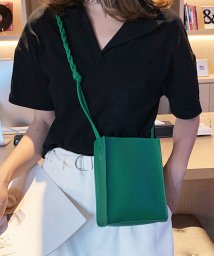 Amulet(アミュレット)/スクエアショルダーバッグ レディース かばん 10代 20代 30代 韓国ファッション 韓国 シンプル キレイめ サブバッグ コンパクト こでかけ/グリーン
