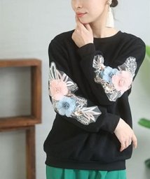 Sawa a la mode(サワアラモード)/花刺繍袖の暖か裏起毛トレーナー/ブラック