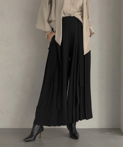 MIELI INVARIANT(ミエリ インヴァリアント)/Tuck Pleat Flare Pants/ブラック