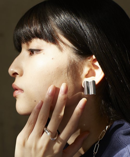 nothing and others(ナッシングアンドアザース)/Wave square Earring/シルバー