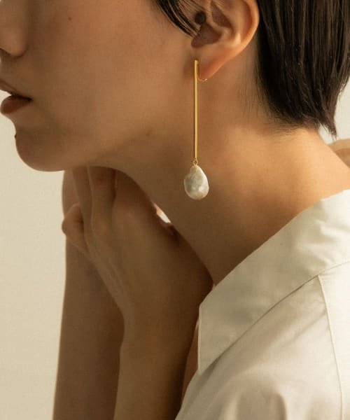 SMELLY(スメリー)/SMELLY so’　baroque pearl bar earring/GLD