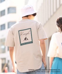 a.v.v (MEN)(アー・ヴェ・ヴェメンズ)/【コラボ/KANGOL】スクエアプリントTシャツ/ライトグレー