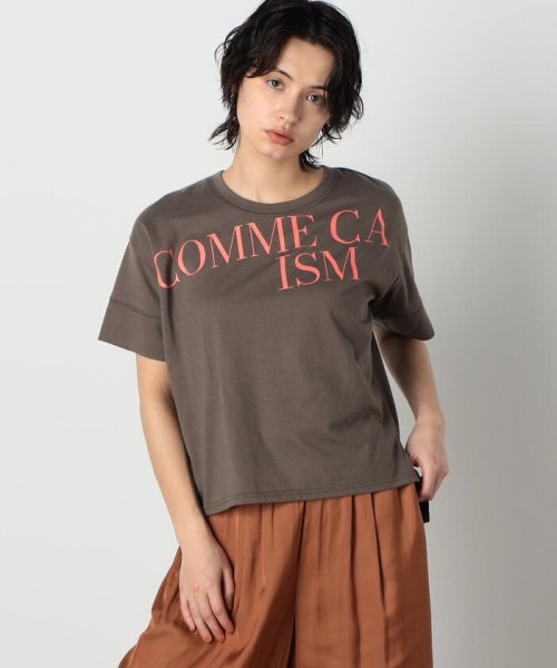 COMME CA ISM (コムサイズム（レディス）)/配色ロゴ　プリントＴシャツ/チャコールグレー