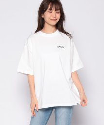 COLONY 2139(コロニートゥーワンスリーナイン)/【COLONY 2139】＜UNISEX＞花刺繍ワンポイントTシャツ/ホワイト