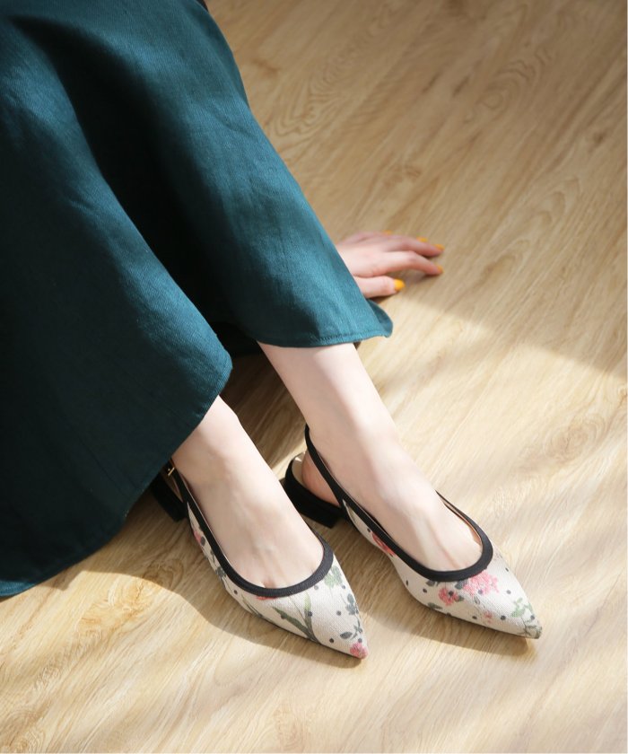 ポインテッドフラワードットスリングバック