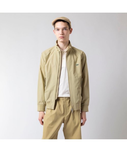 2.5レイヤースイングトップジャケット 商品説明チンストラップを備えたスタンドカラーに、フラップ付きのポケット、袖・裾のリブニット。スイングトップジャケットのベー R1832326694(14168円)