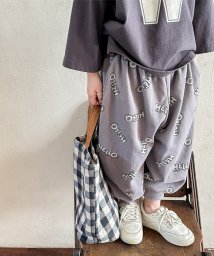 aimoha(aimoha（アイモハ）)/【aimoha－KIDS－】韓国子供服　ポップ風英字総柄バルーンパンツ/ダークグレー