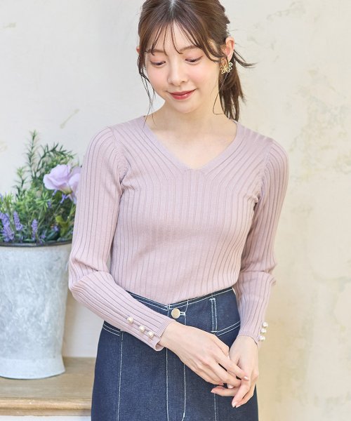 tocco closet(トッコクローゼット)/袖口パール付きVネックリブニットプルオーバー/GRAYSH PINK